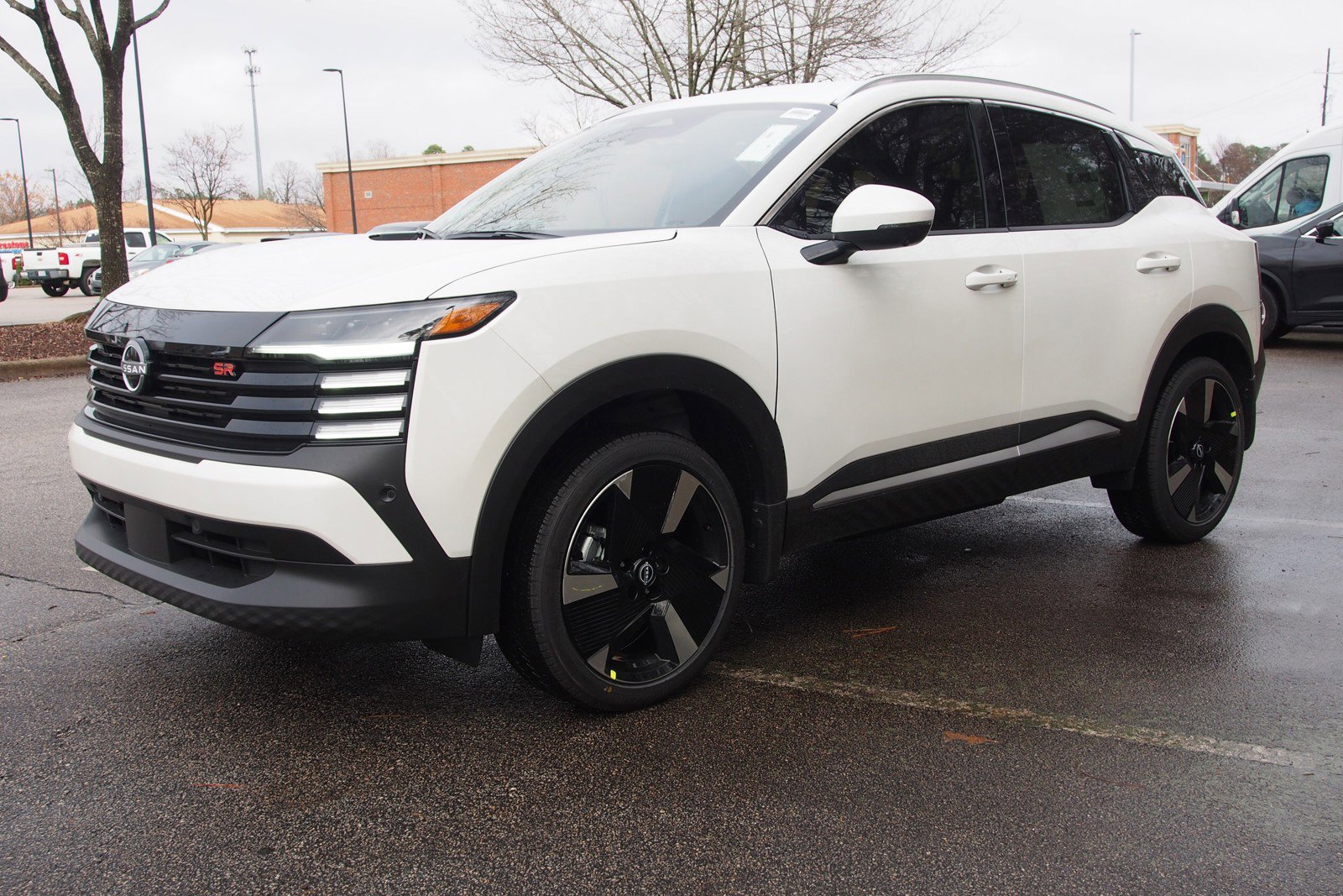 Used 2025 Nissan Kicks SR image 3