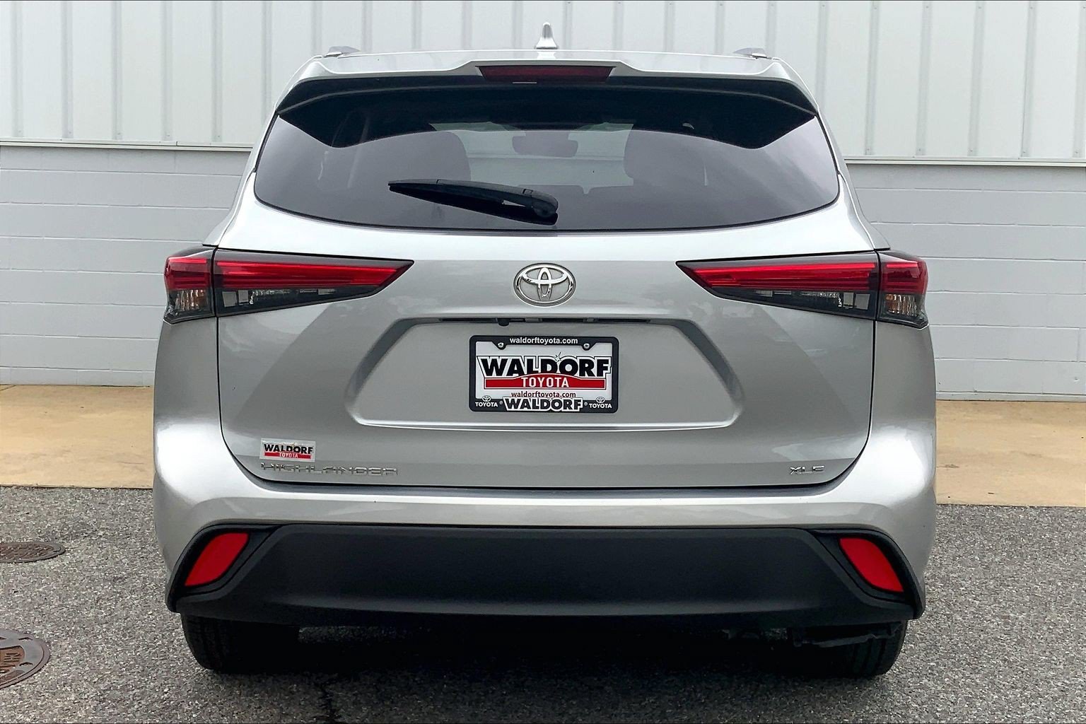Used 2021 Toyota Highlander XLE FWD image 5