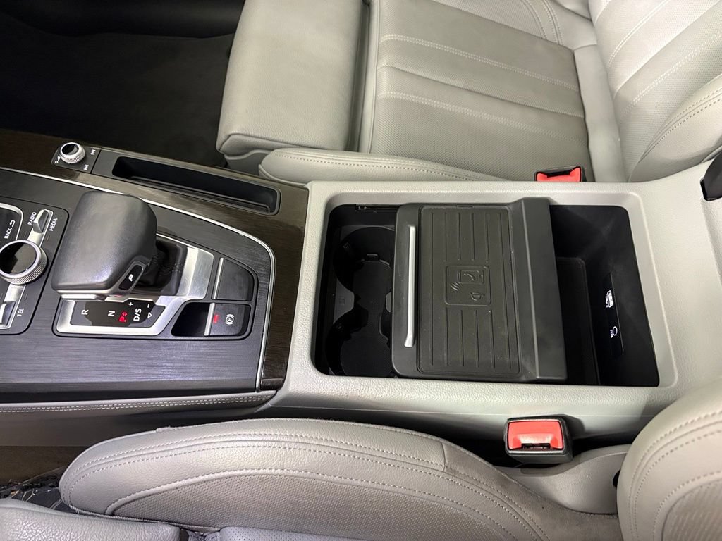 Used 2020 Audi Q5 e Premium Plus w/ Premium Plus Package AWD/4WD image 31