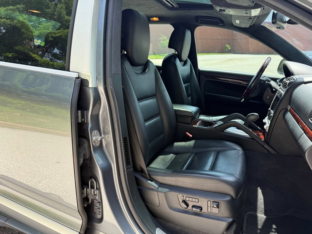 Used 2005 Porsche Cayenne Turbo AWD/4WD image 23