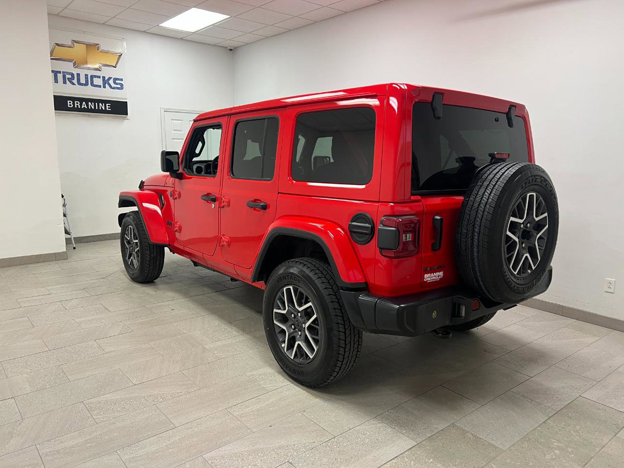 Used 2025 Jeep Wrangler Unlimited Sahara image 20