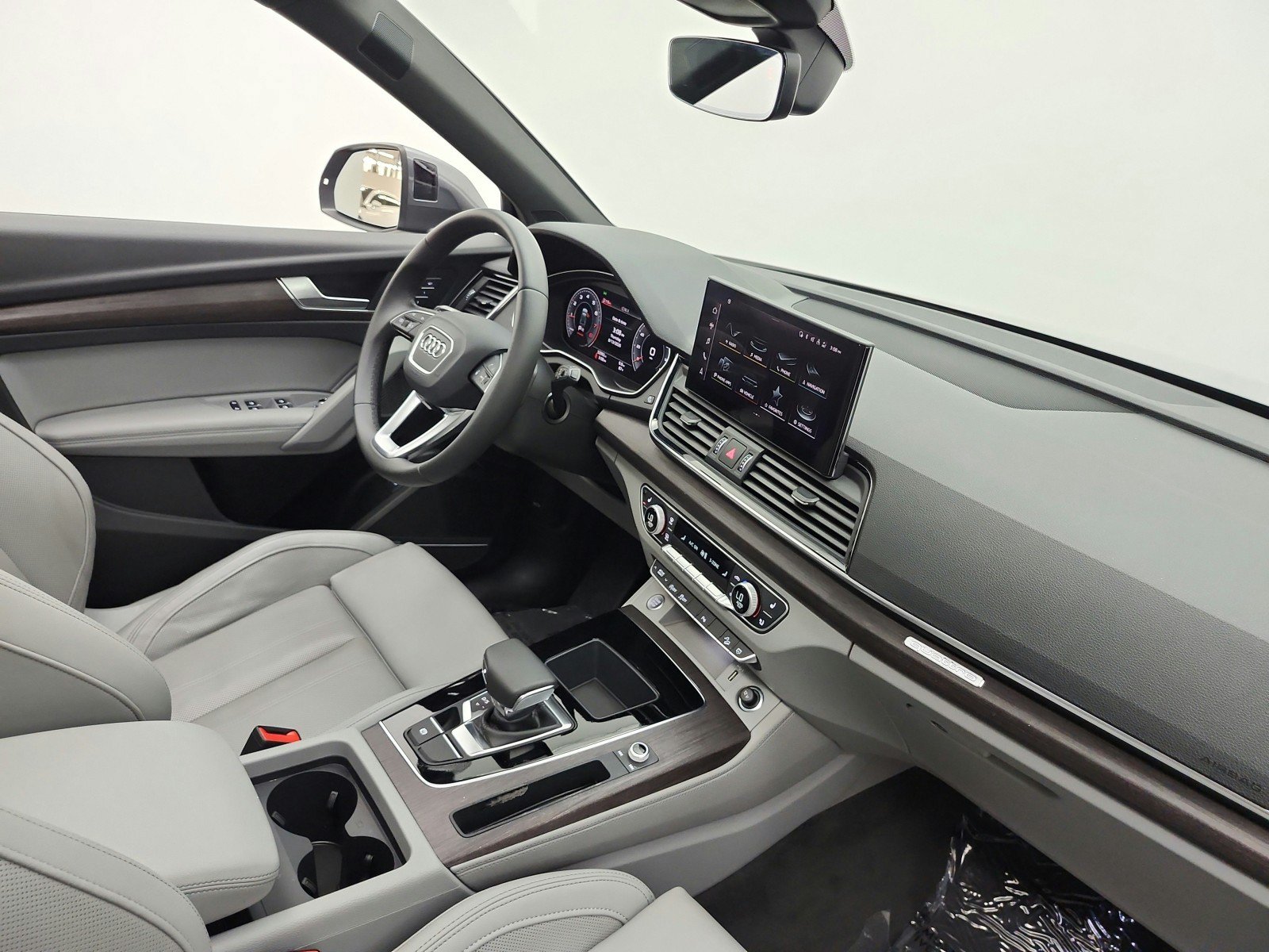 Used 2023 Audi Q5 2.0T Premium Plus w/ Premium Plus Package AWD/4WD image 18
