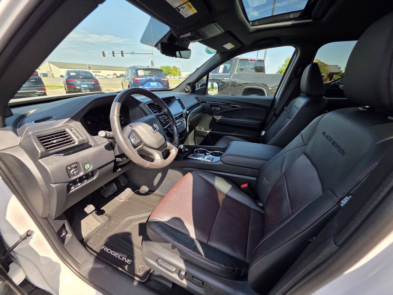 Used 2025 Honda Ridgeline Black Edition image 12