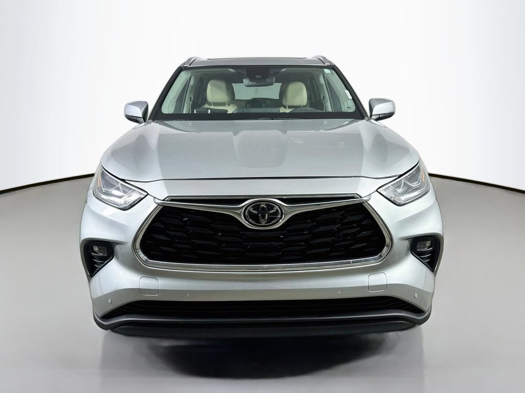 Used 2023 Toyota Highlander Limited AWD/4WD image 2