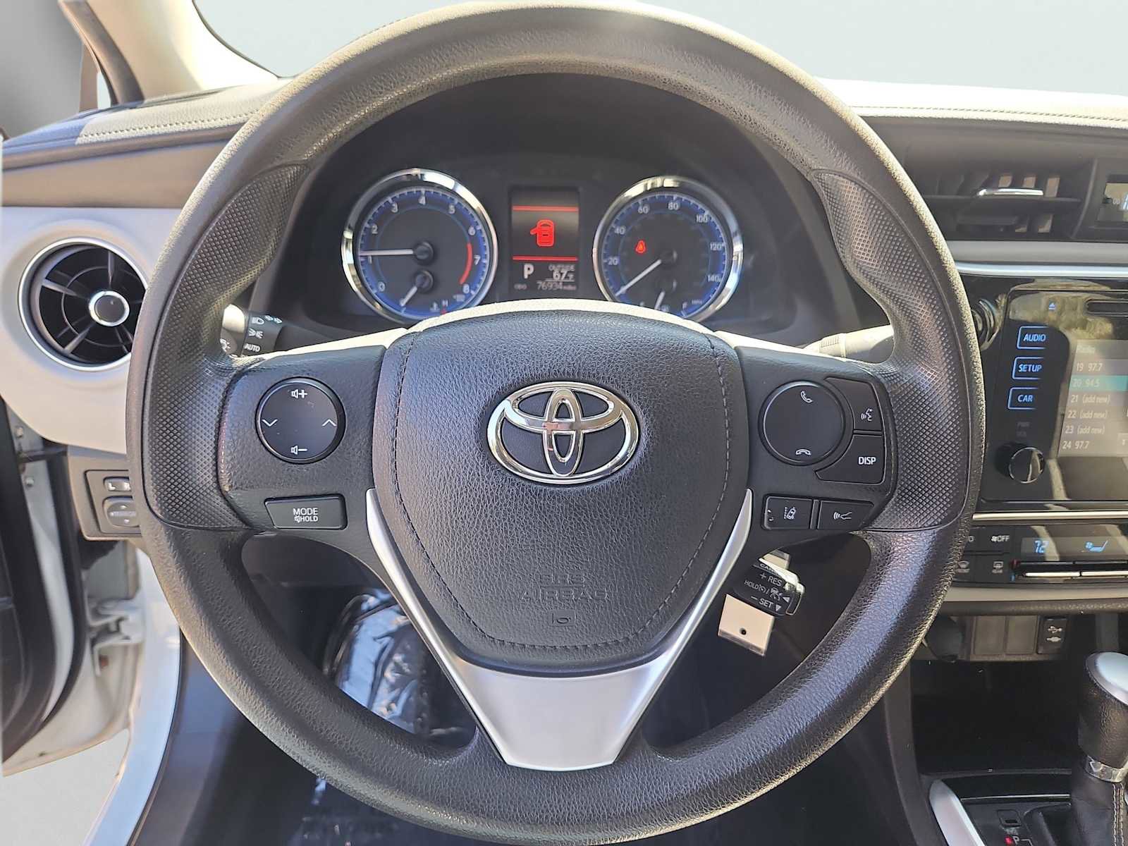 Used 2018 Toyota Corolla LE FWD image 23