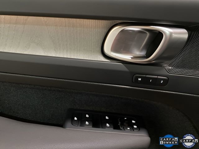 Used 2025 Volvo XC40 B5 Plus image 27