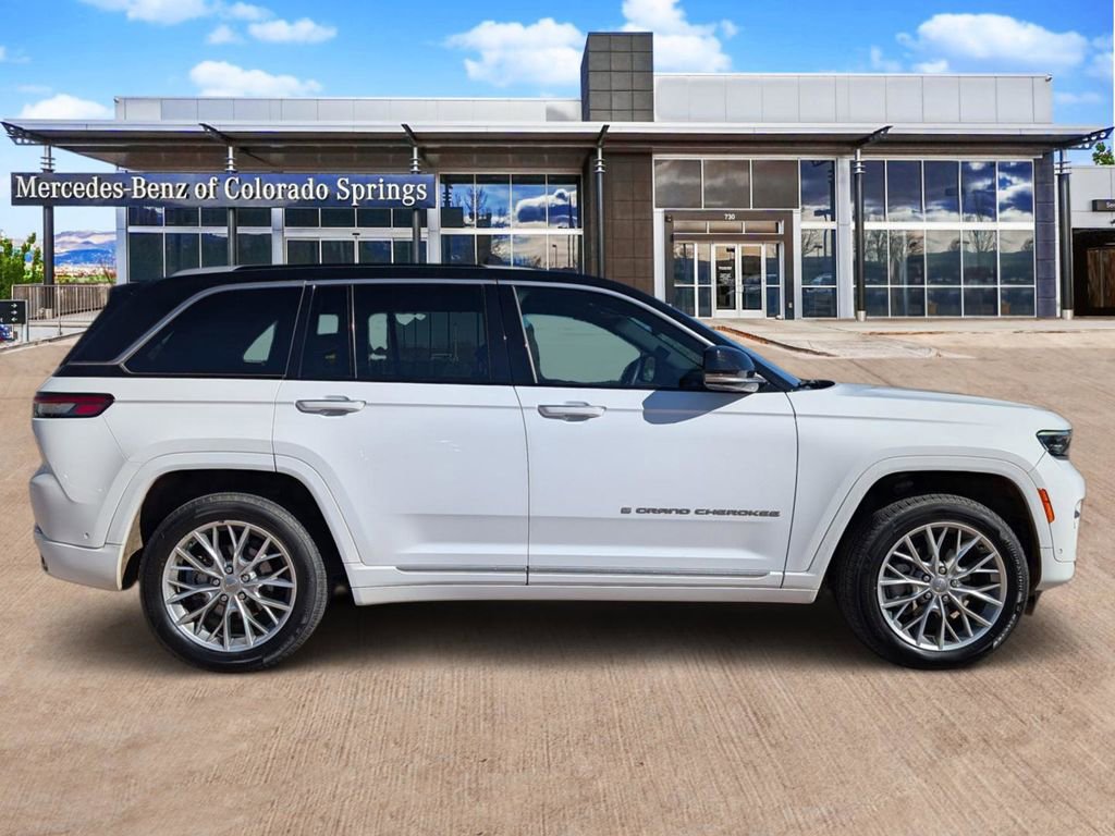 Used 2023 Jeep Grand Cherokee Summit w/ Luxury Tech Group V image 4