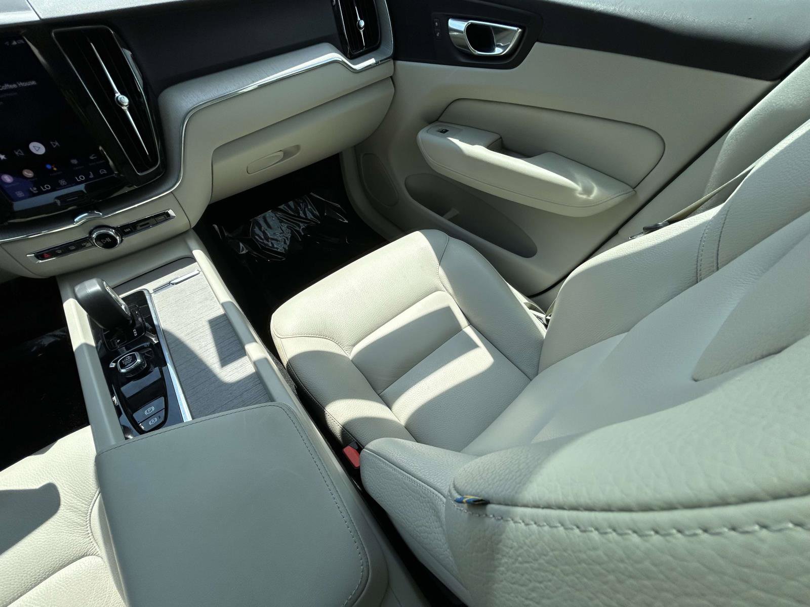 Certified 2023 Volvo XC60 B5 Plus w/ Climate Package AWD/4WD image 15