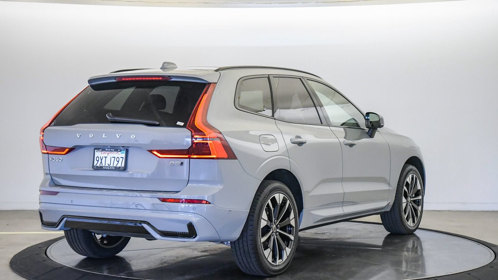 Certified 2026 Volvo XC60 B5 Plus w/ Climate Package PRO AWD/4WD image 5