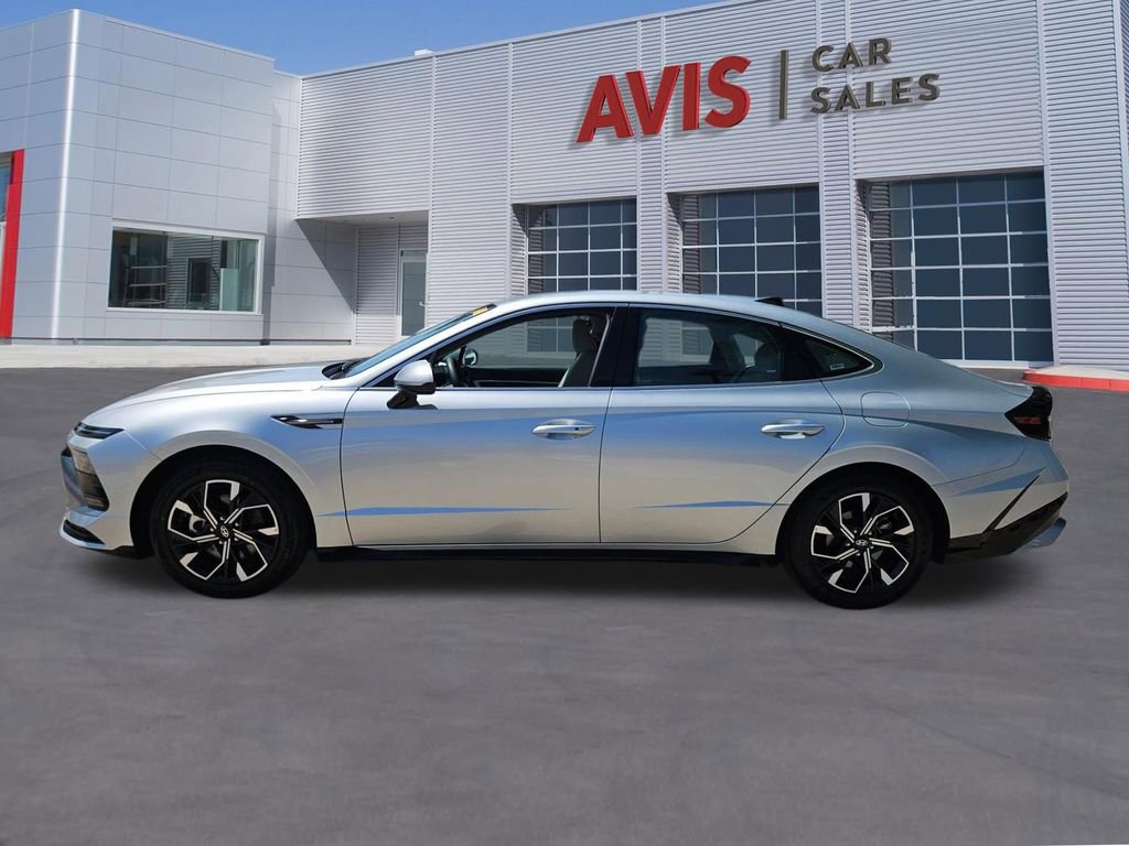 Used 2025 Hyundai Sonata SEL FWD image 2