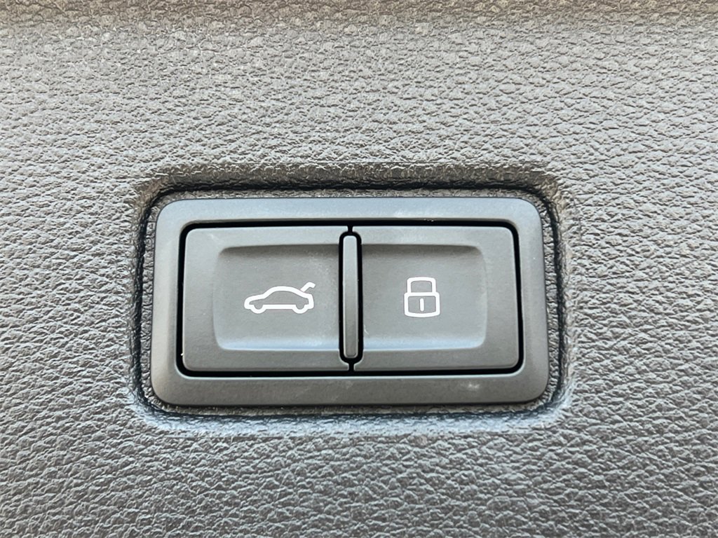 Used 2025 Audi Q7 2.0T Premium w/ Convenience Package image 19