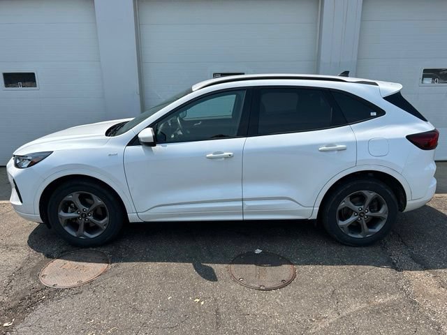 Used 2023 Ford Escape ST-Line Select w/ Tech Pack #1 AWD/4WD image 3