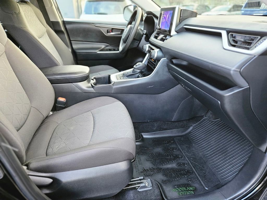 Used 2023 Toyota RAV4 AWD Hybrid image 8