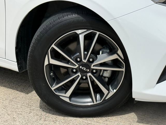 Used 2023 Kia Forte LXS FWD image 2