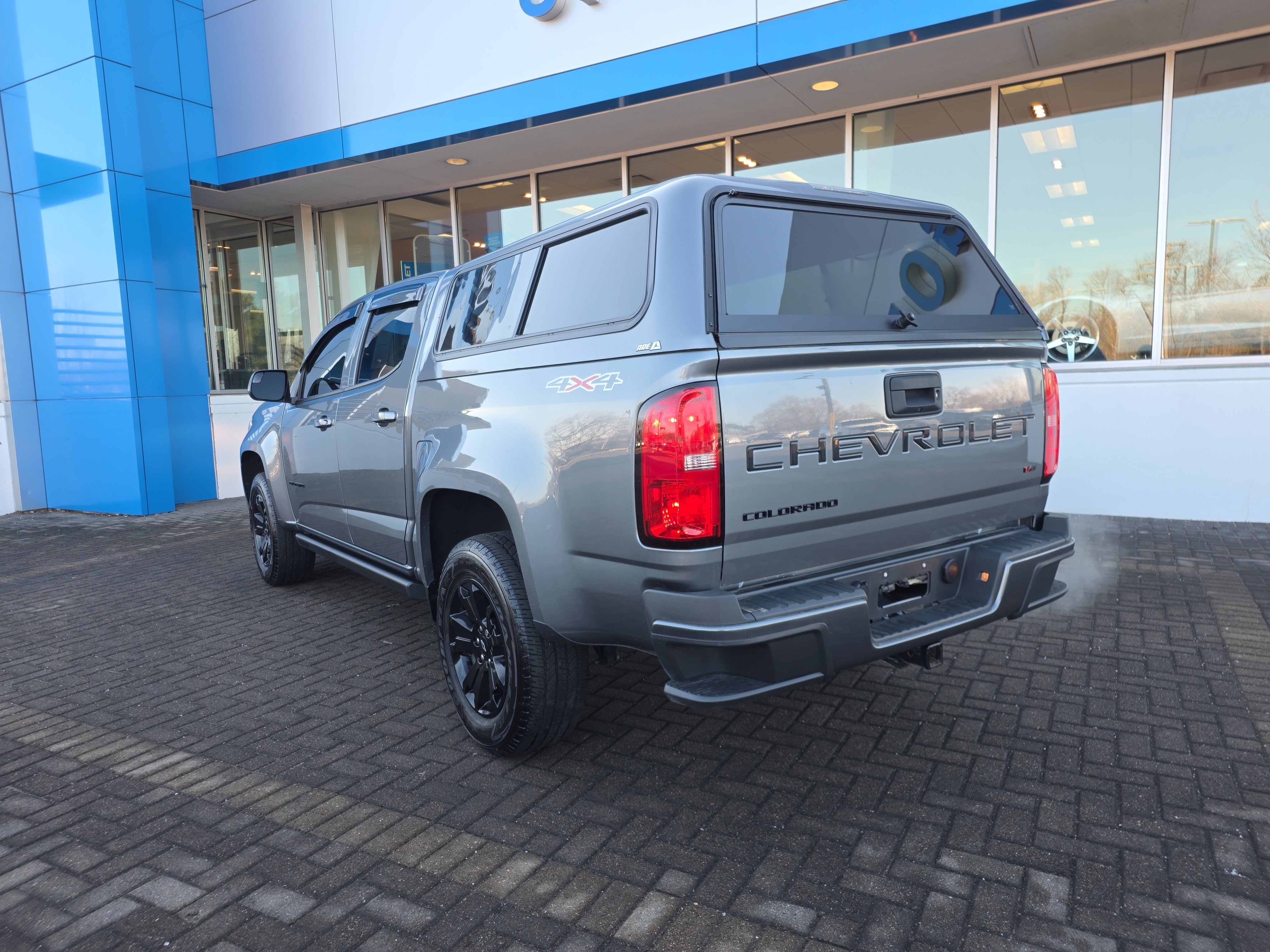Used 2022 Chevrolet Colorado LT w/ LT Convenience Package image 3