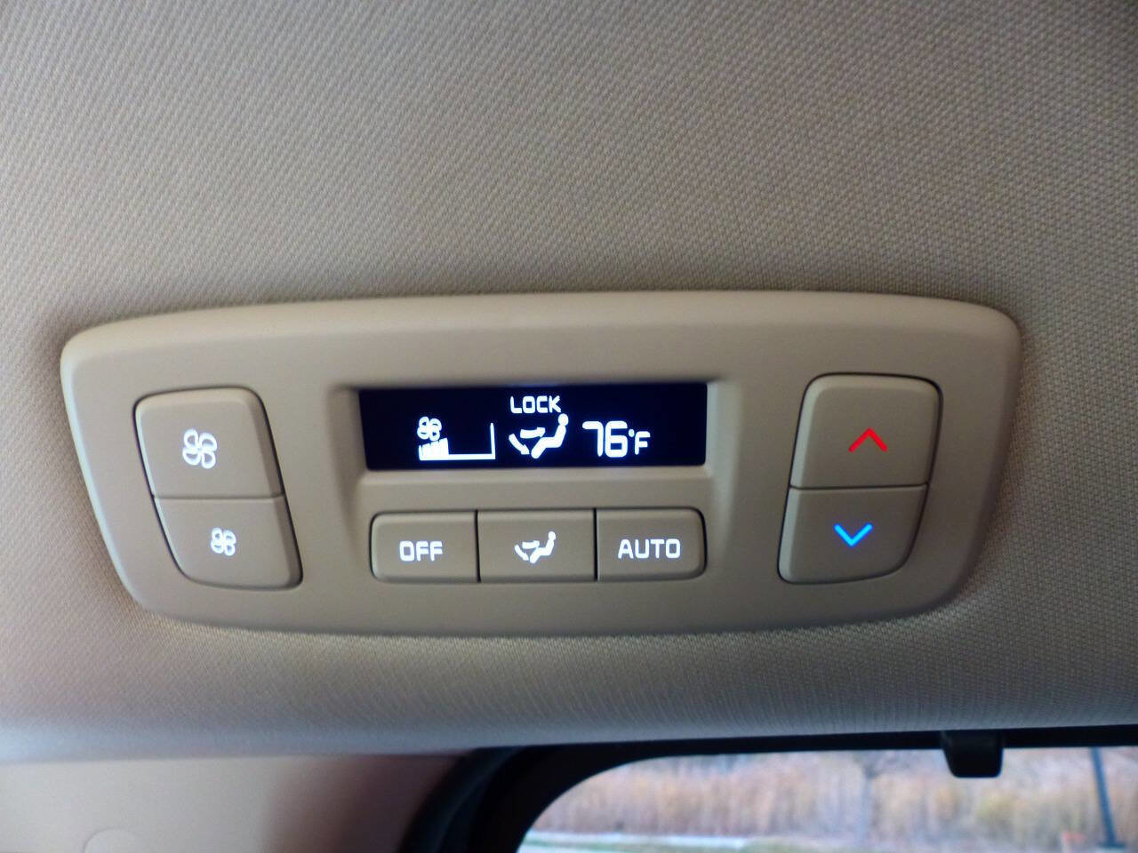 Used 2025 Kia Carnival EX image 42