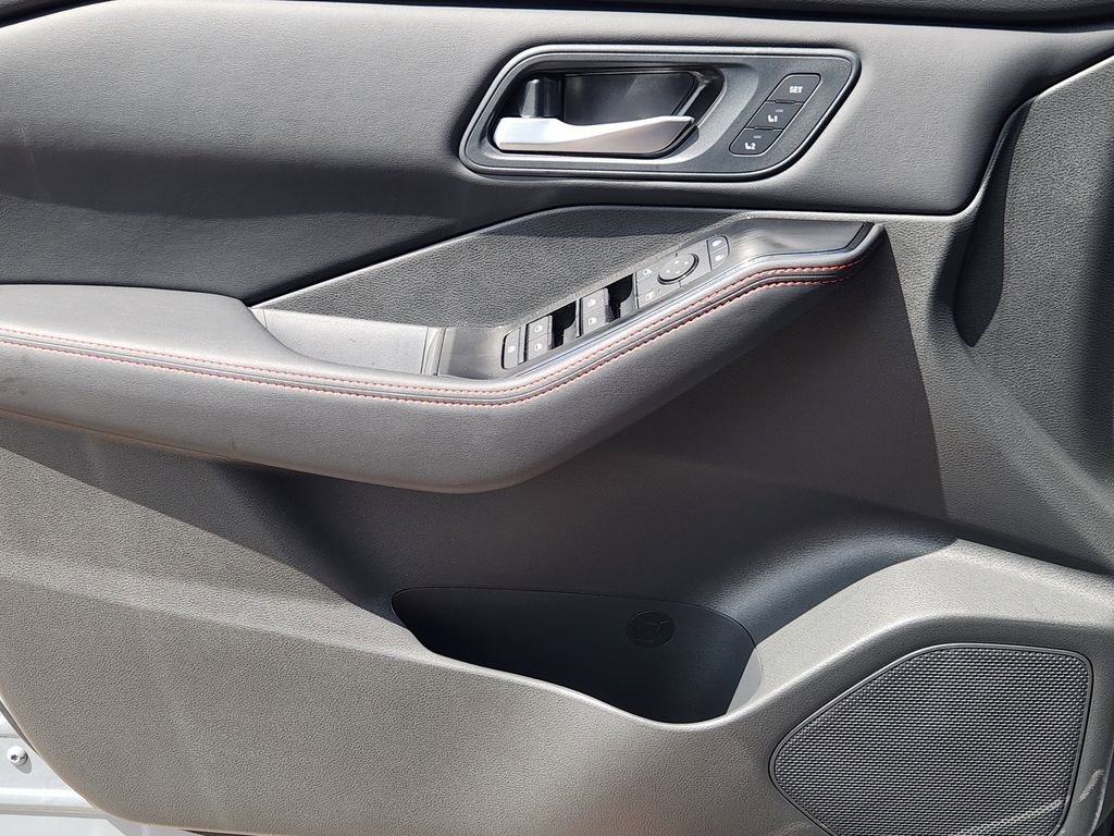 New 2026 Nissan Rogue SV image 16