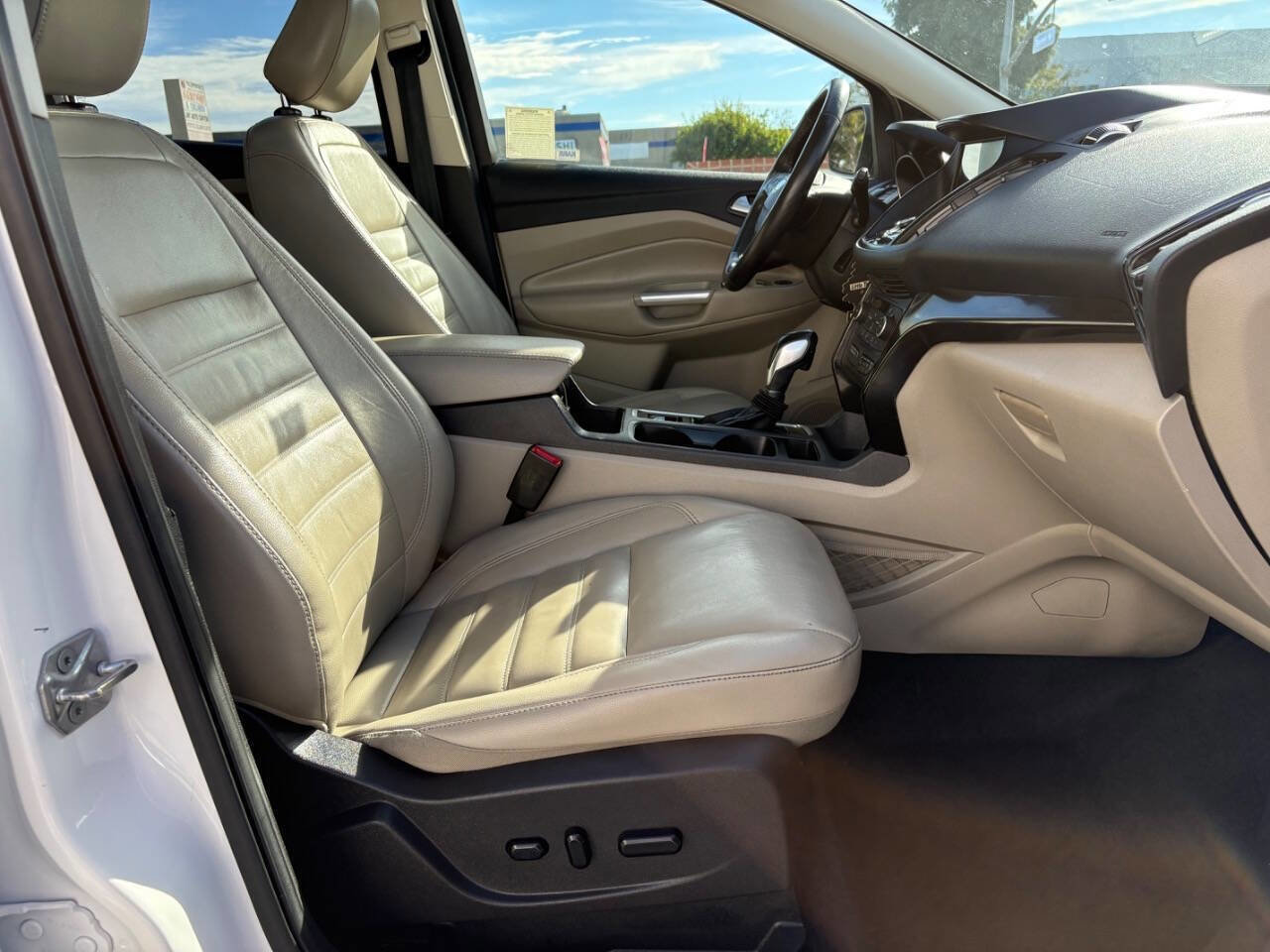 Used 2019 Ford Escape Titanium image 17