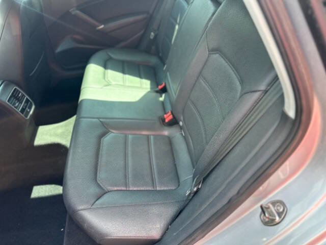 Used 2017 Volkswagen Passat 1.8T SE w/ SE Lighting Package FWD image 12