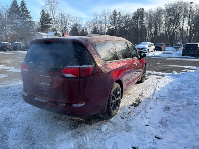 Used 2020 Chrysler Pacifica Touring-L w/ Advanced Safetytec Group image 6