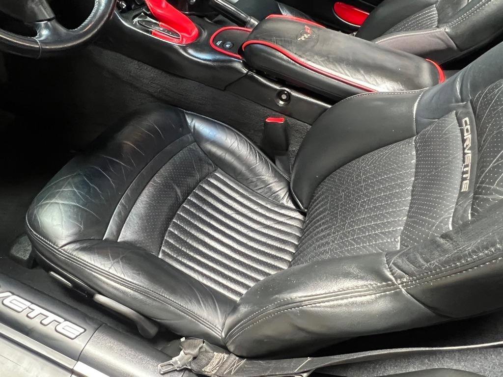 Used 2001 Chevrolet Corvette Convertible w/ Preferred Equipment Group2 RWD image 22
