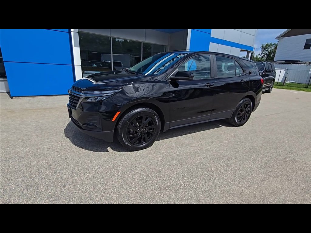 Used 2024 Chevrolet Equinox LS w/ Midnight Edition AWD/4WD image 4