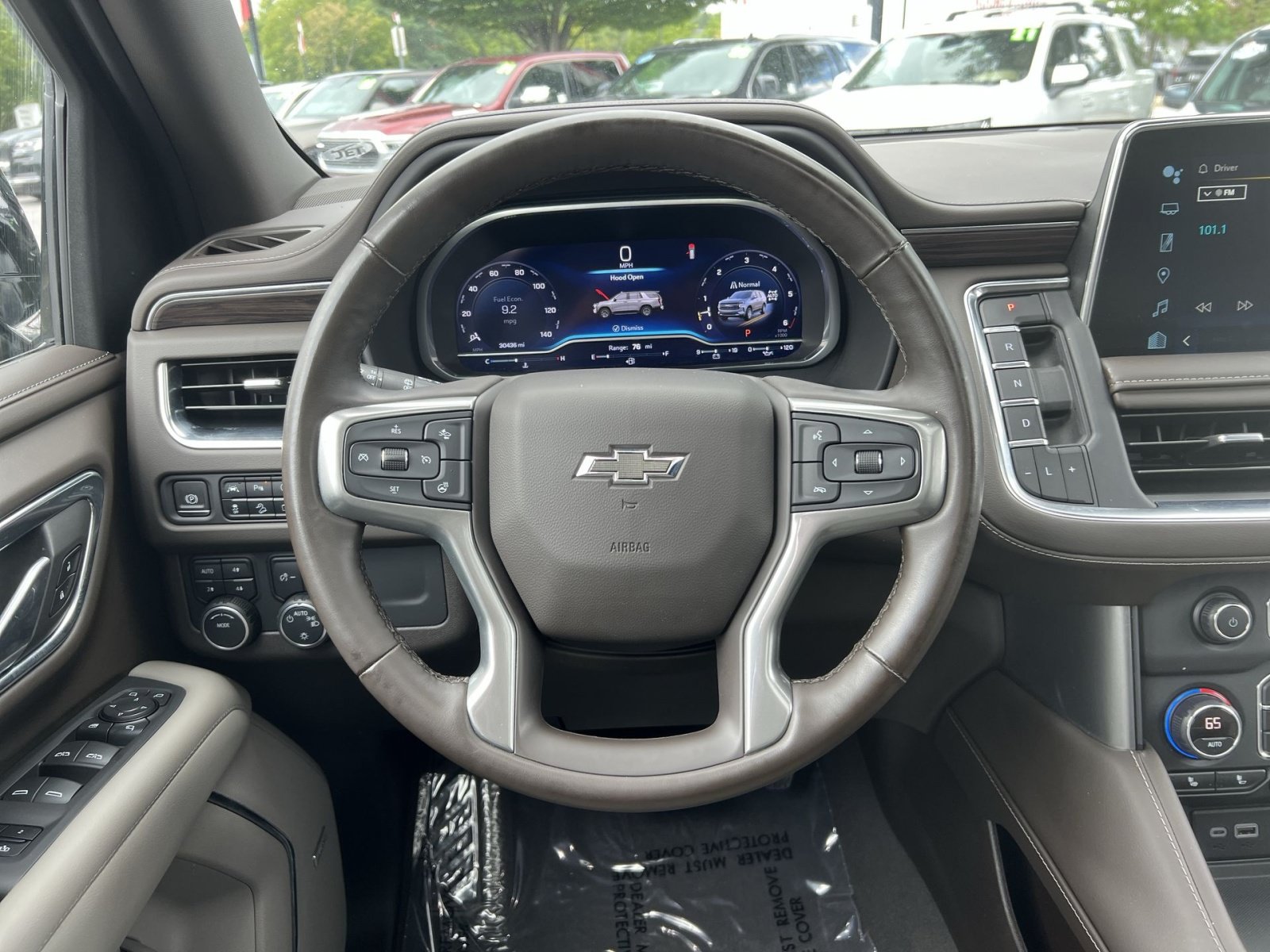 Used 2023 Chevrolet Suburban Z71 w/ Luxury Package AWD/4WD image 16