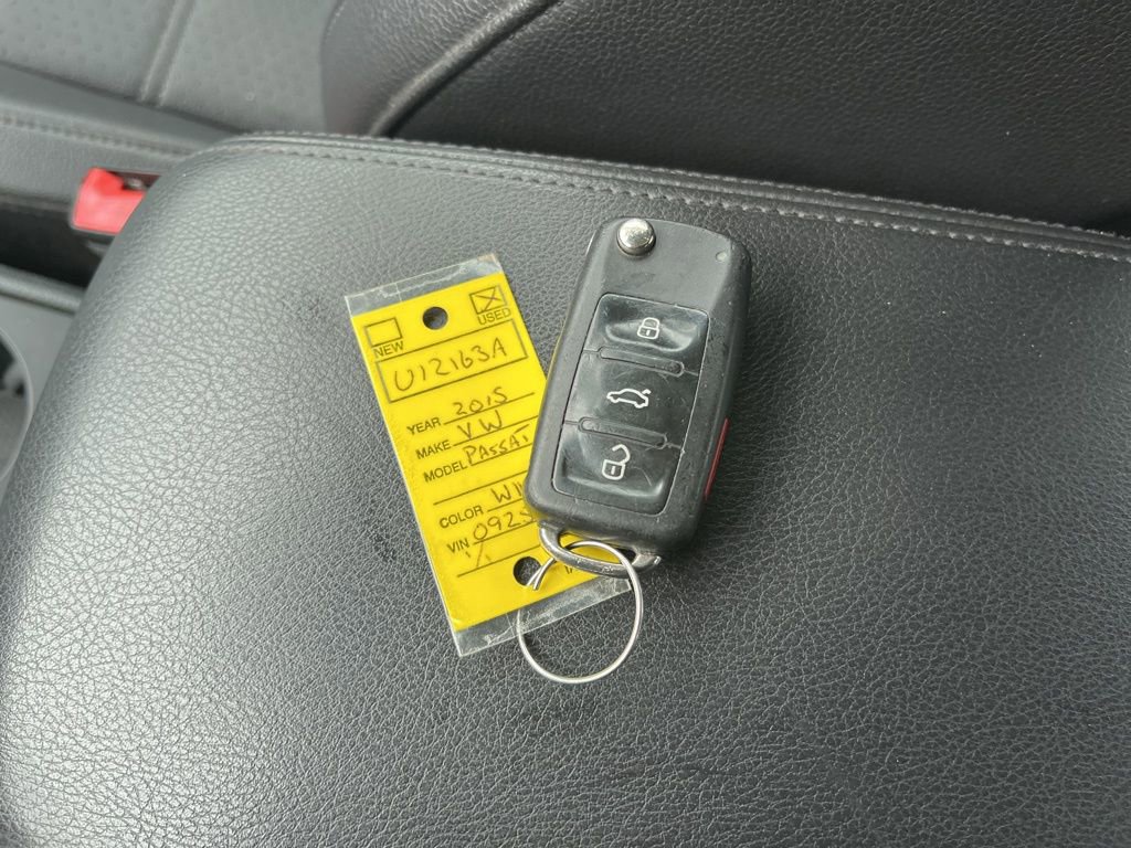 Used 2015 Volkswagen Passat 1.8T Limited Edition image 19