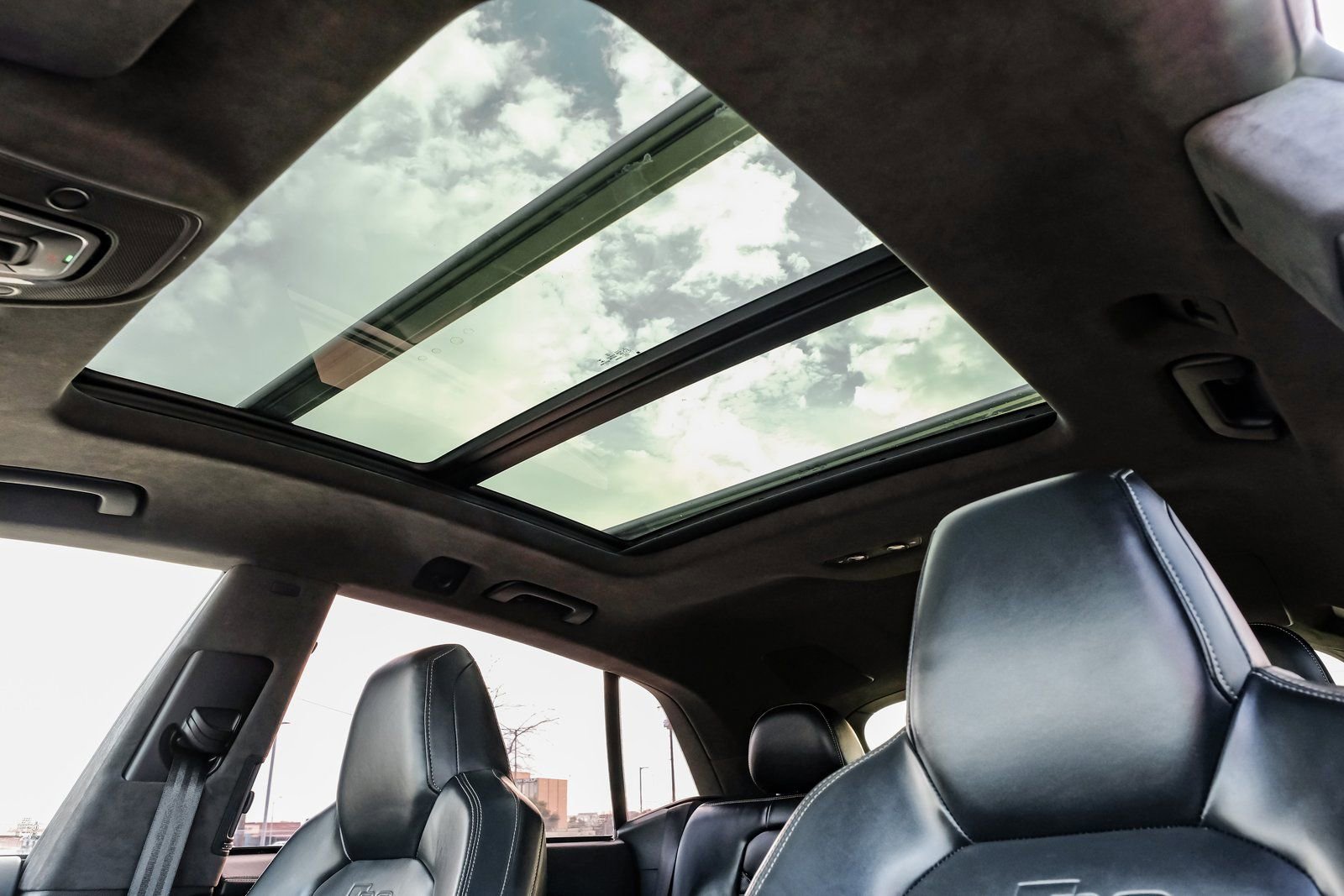 Used 2022 Audi RS Q8 4.0T image 8