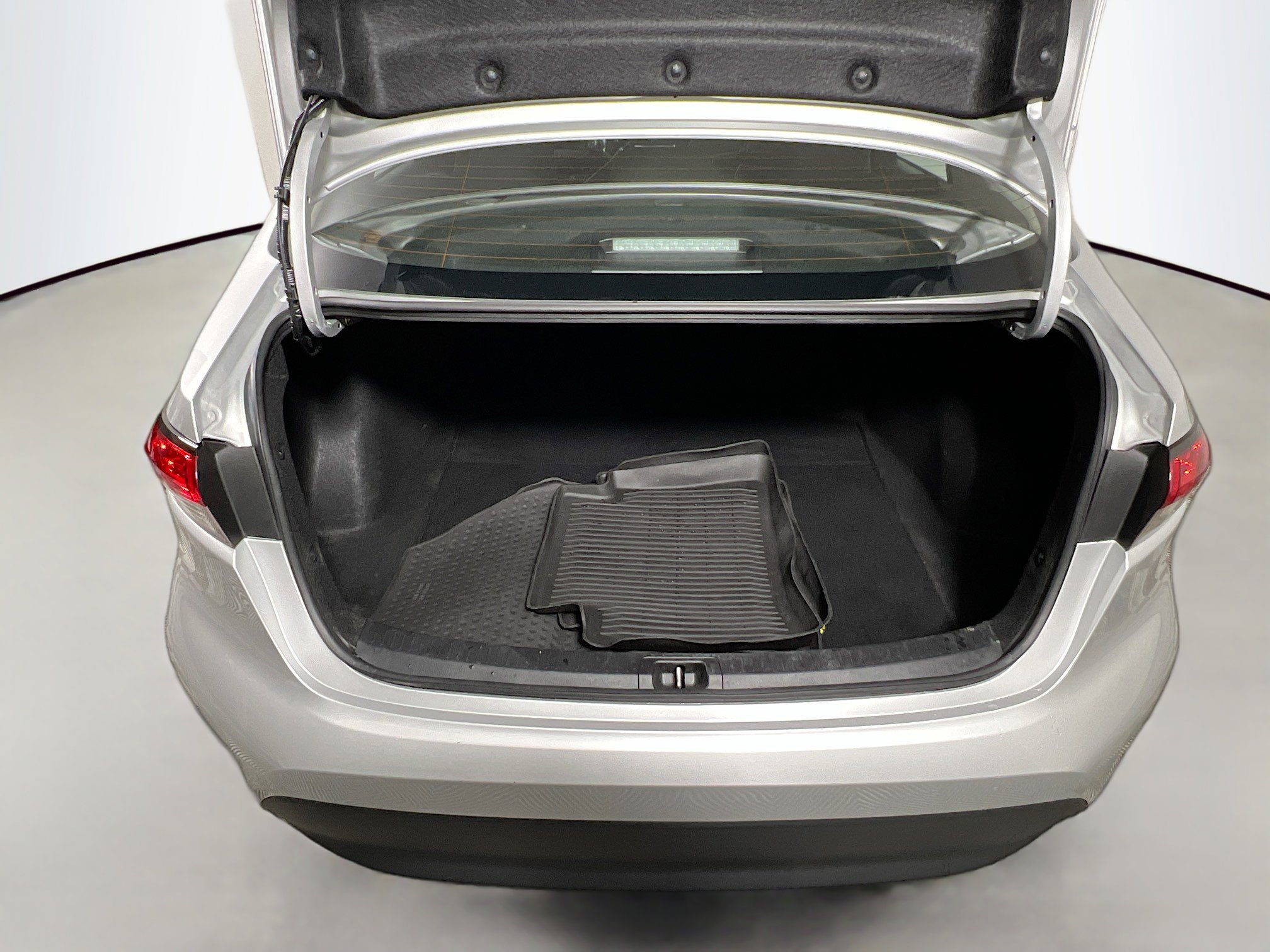 Used 2024 Toyota Corolla LE image 32