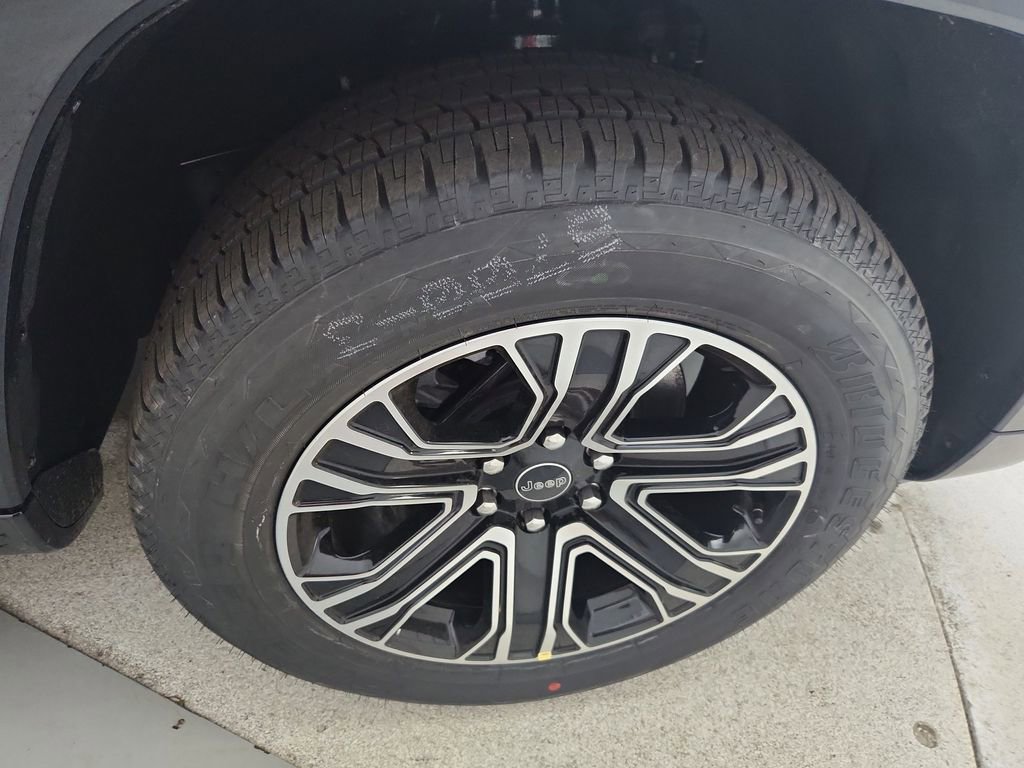 New 2026 Jeep Grand Wagoneer L 4WD image 36