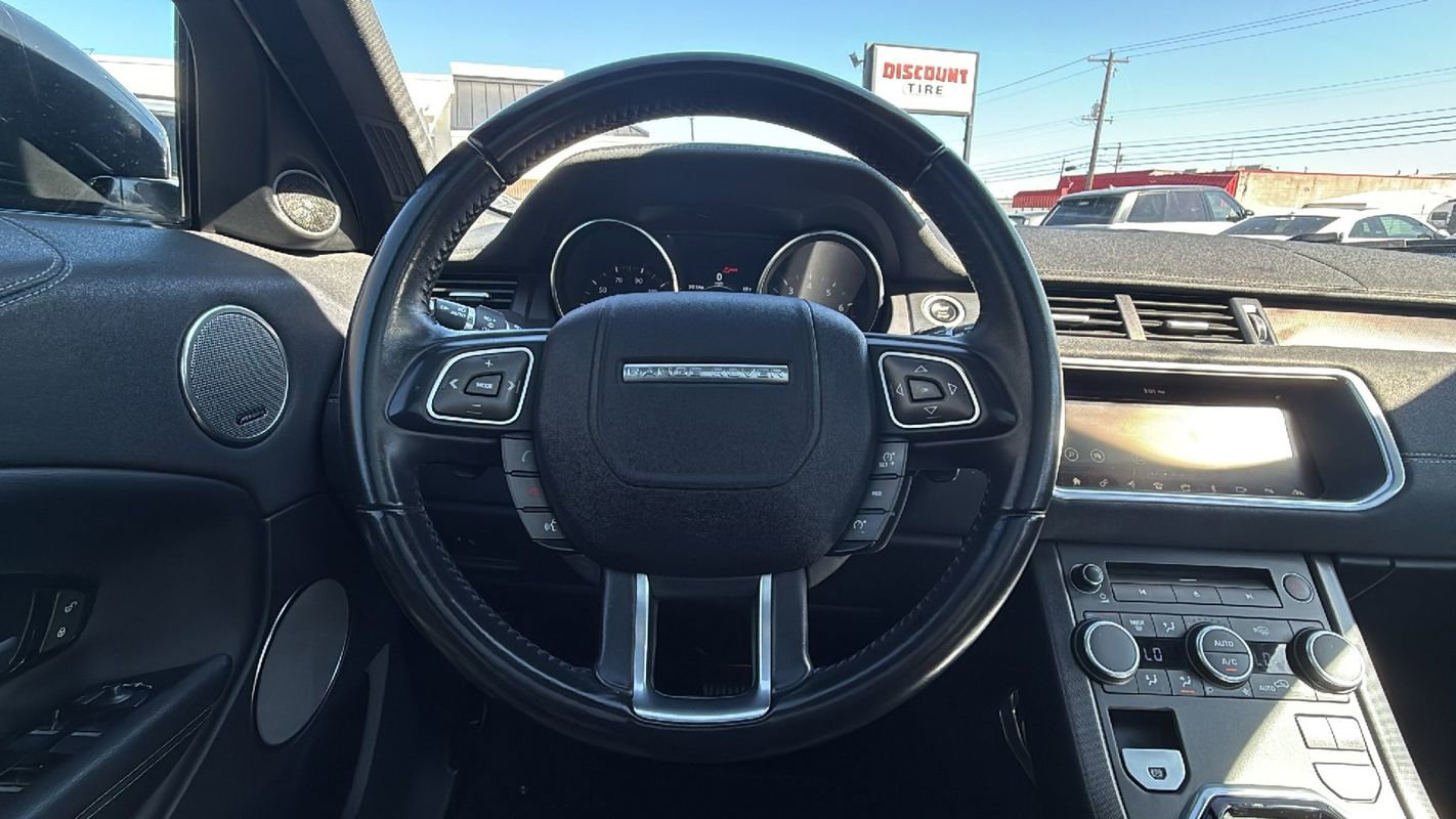 Used 2019 Land Rover Range Rover Evoque SE Premium image 20