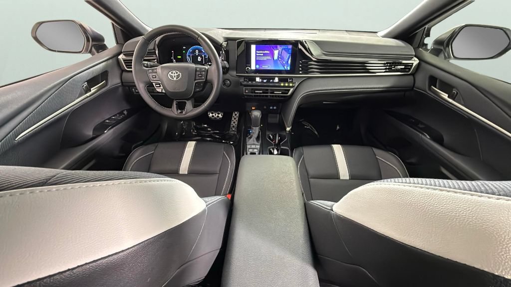 Used 2025 Toyota Camry SE w/ Convenience Package FWD image 31