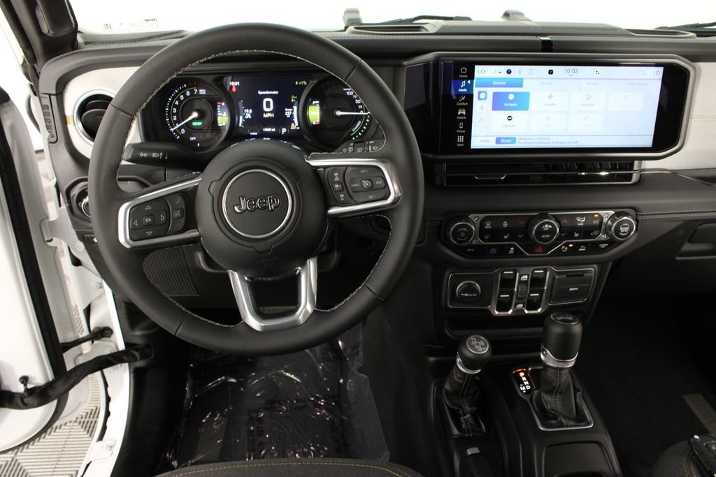 Used 2025 Jeep Wrangler Unlimited Sahara w/ Safety Group AWD/4WD image 10