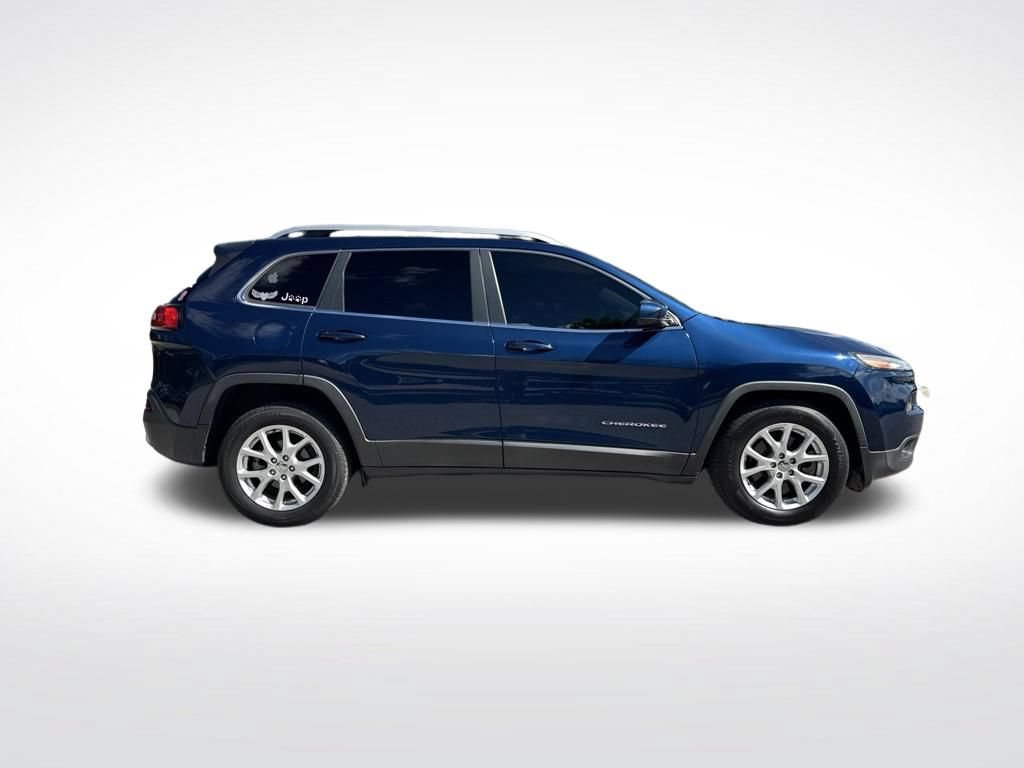 Used 2018 Jeep Cherokee Latitude FWD image 4