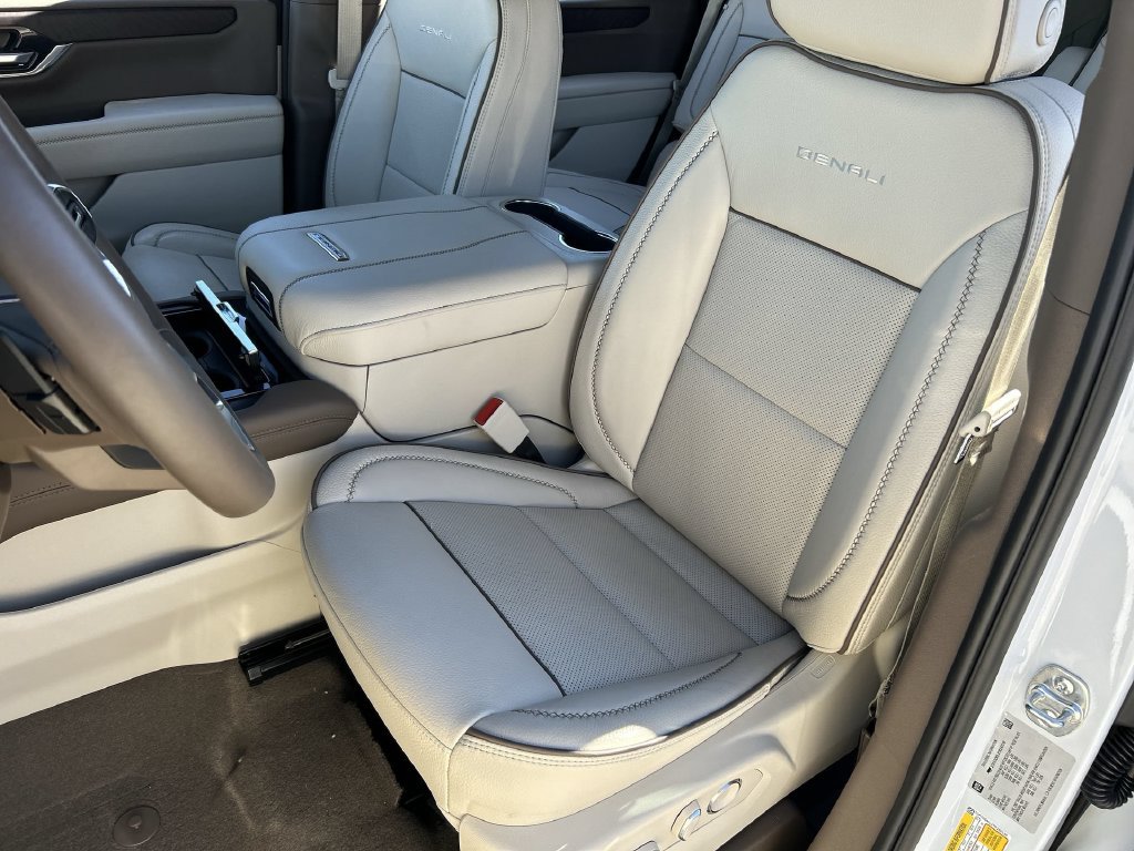 Used 2026 GMC Yukon Denali w/ LPO, Floor Liner Package AWD/4WD image 19