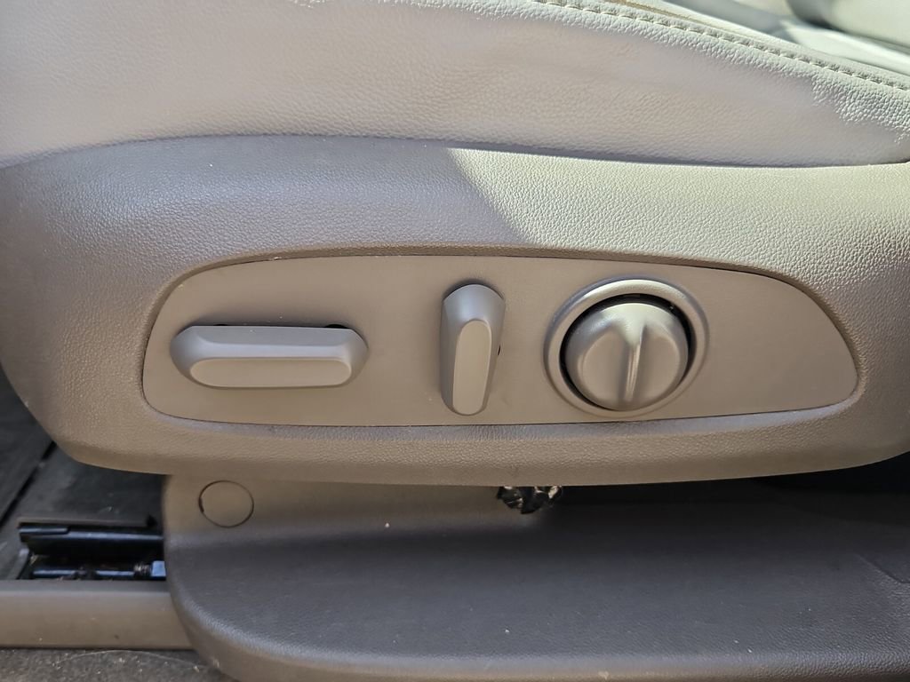 Used 2018 Chevrolet Traverse Premier w/ Driver Confidence II Package image 12