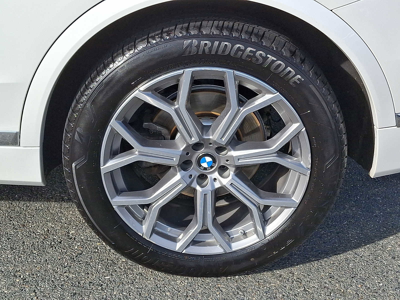 Used 2023 BMW X7 xDrive40i w/ Premium Package image 6