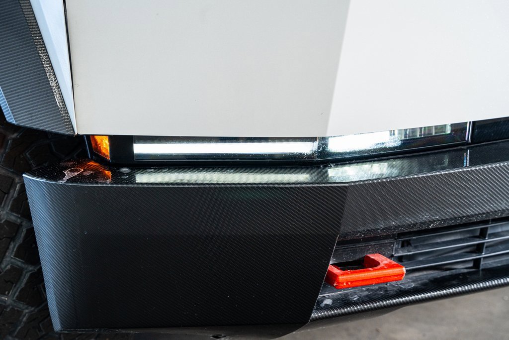 Used 2024 Tesla Cybertruck AWD Crew Cab image 19