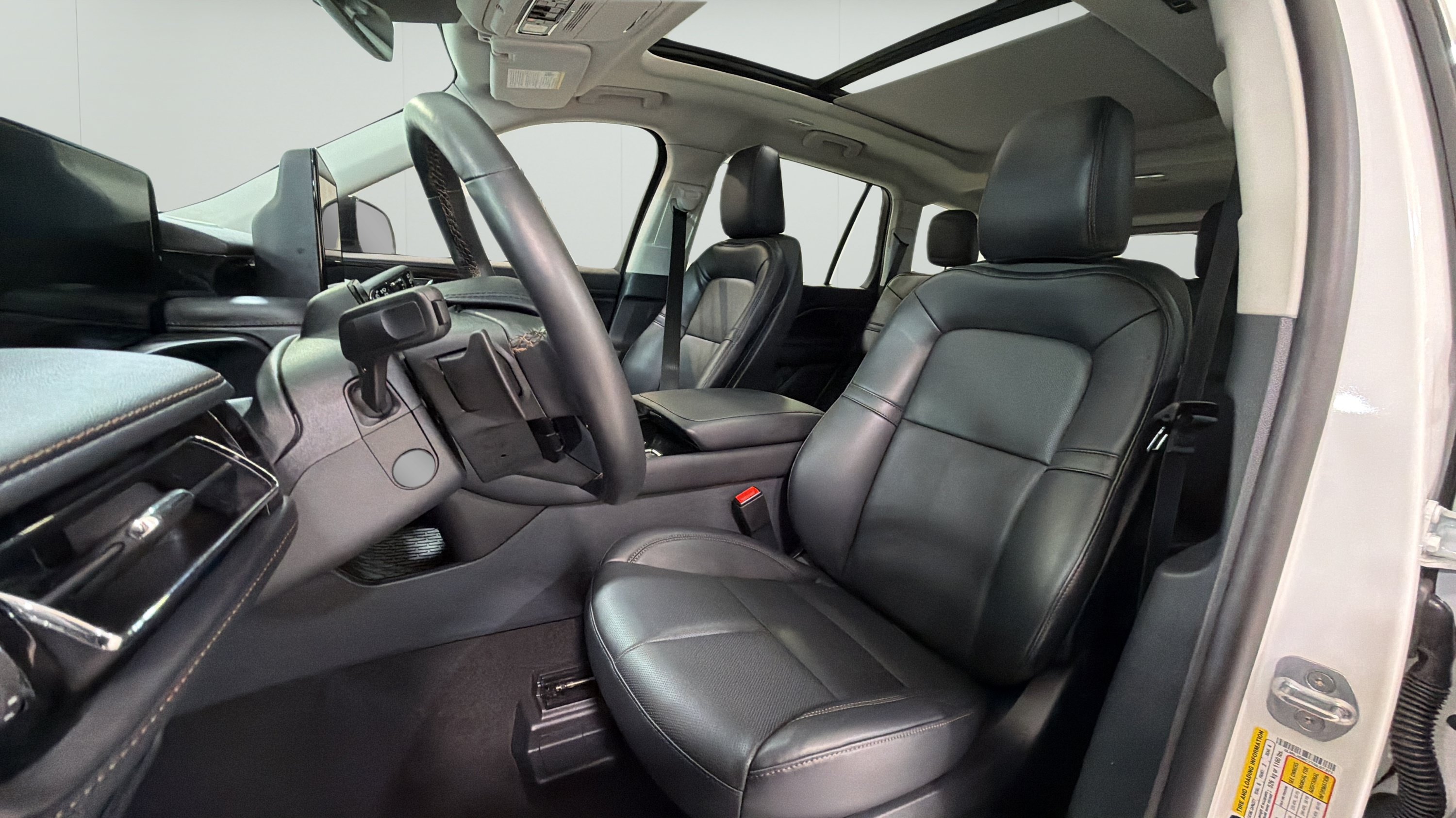 Used 2026 Lincoln Aviator 2WD image 9