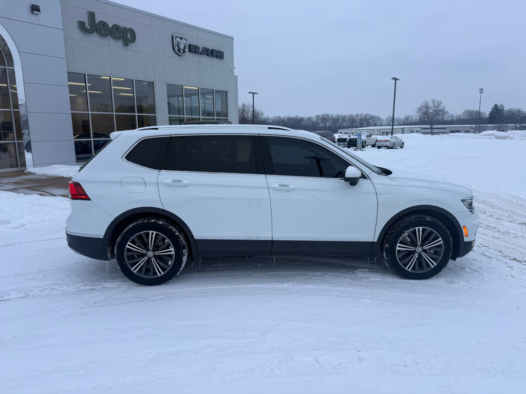 Used 2018 Volkswagen Tiguan SEL Premium image 2
