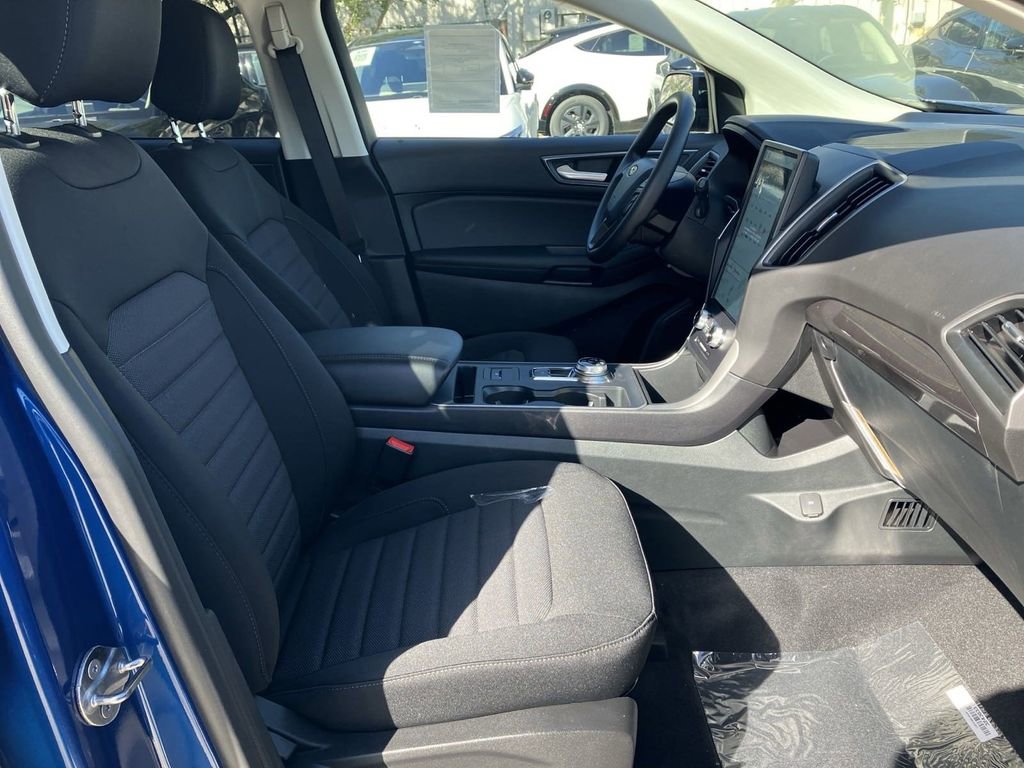 New 2024 Ford Edge SE w/ Black Appearance Package image 24