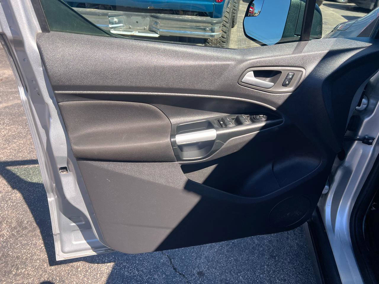 Used 2017 Ford Transit Connect XLT image 8