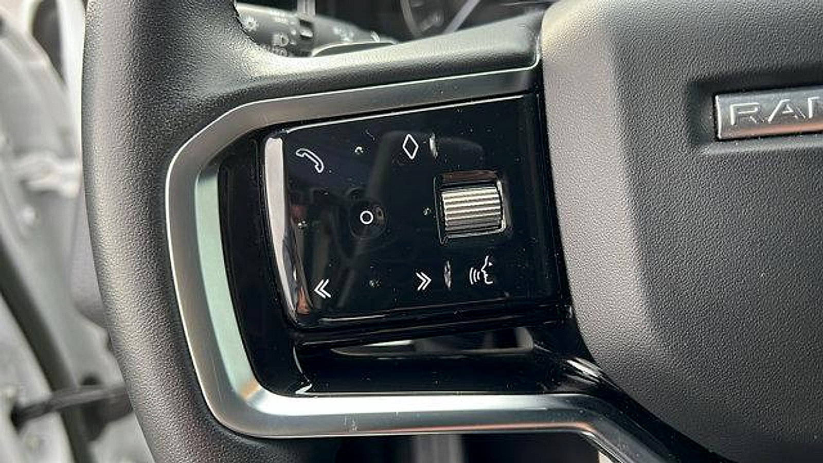 Used 2023 Land Rover Range Rover Evoque R-Dynamic S image 23