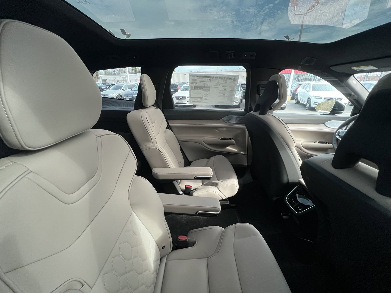 New 2025 Volvo EX90 Ultra image 11