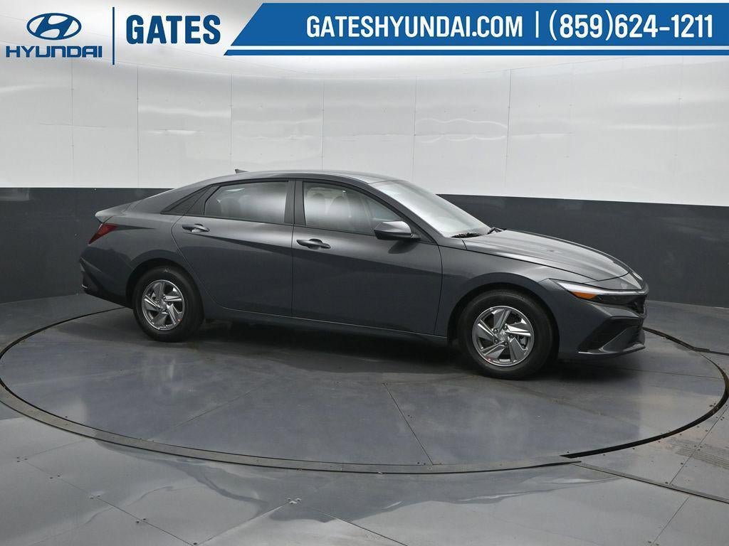 New 2026 Hyundai Elantra SE