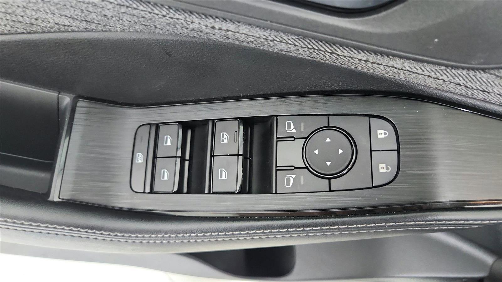 Used 2023 Nissan Rogue SV FWD image 10