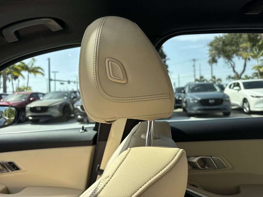 Used 2022 BMW 330i Sedan w/ Convenience Package RWD image 16