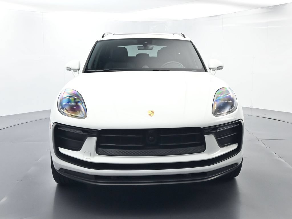 Certified 2026 Porsche Macan AWD/4WD image 18