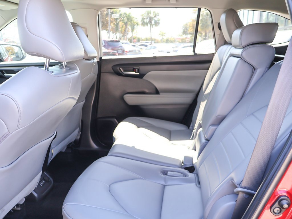 Used 2023 Toyota Highlander XLE image 37